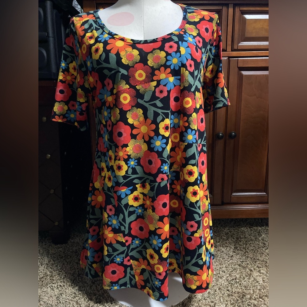 NWT LuLaRoe Perfect T floral top